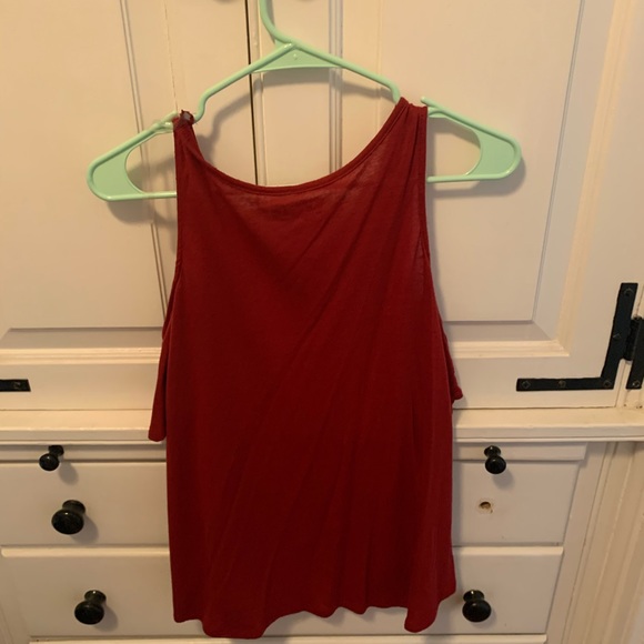 Shoulder Cutout Flowy Top - Picture 2 of 3